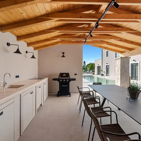 فيلة Madora With Private Pool And Bbq