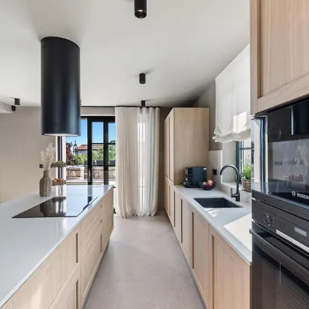 Madora With Private Pool And Bbq Villa