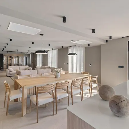 Madora With Private Pool And Bbq