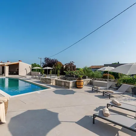 Willa Madora With Private Pool And Bbq