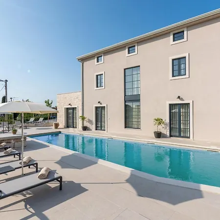 Madora With Private Pool And Bbq فيلة Kirmenjak