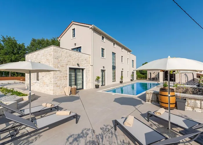 Madora With Private Pool And Bbq *