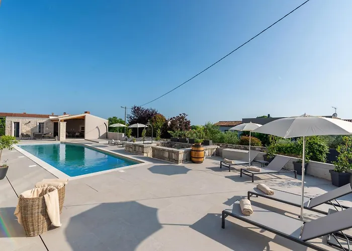 Villa Madora With Private Pool And Bbq